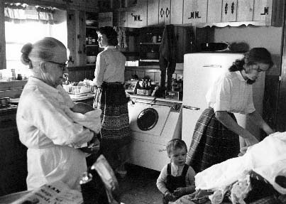 Ruth Paine, Marguerite Oswald, Marina, June, and Rachel Oswald on Day of the assassination